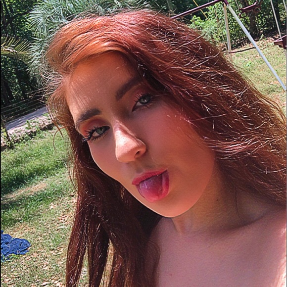 Meet your Posher, Caitlin - Picture 1 of 1